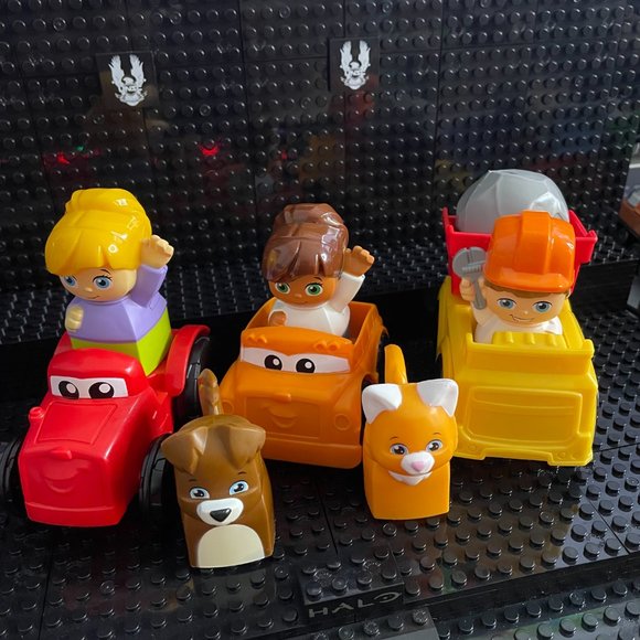 BRAND NEW MEGA BLOKS CARS WITH FIGURES - WRAP IN THE MANUGFACTORY PLASTIC BAGS. - Picture 5 of 7